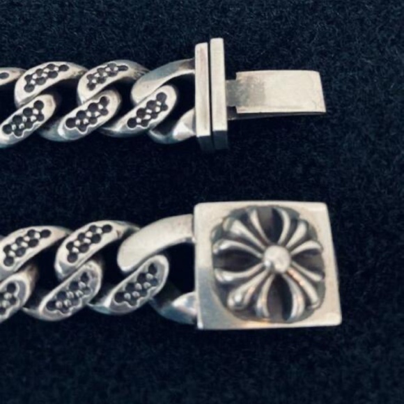 CHROME HEARTS SILVER BRACELET Black-Colored Stones w/box and bag - Picture 5 of 7
